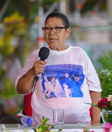 Entrega autobuses a transportistas en homenaje al Comandante Germán Pomares Ordóñez