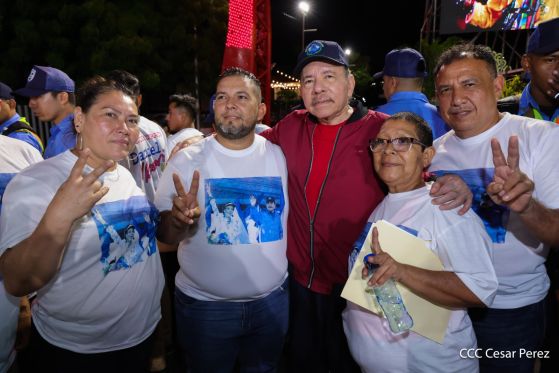 Entrega autobuses a transportistas en homenaje al Comandante Germán Pomares Ordóñez