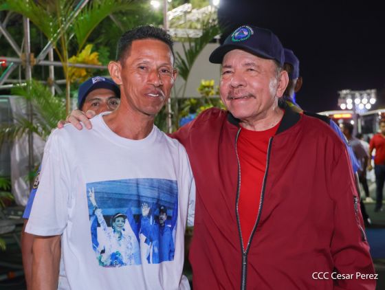 Entrega autobuses a transportistas en homenaje al Comandante Germán Pomares Ordóñez