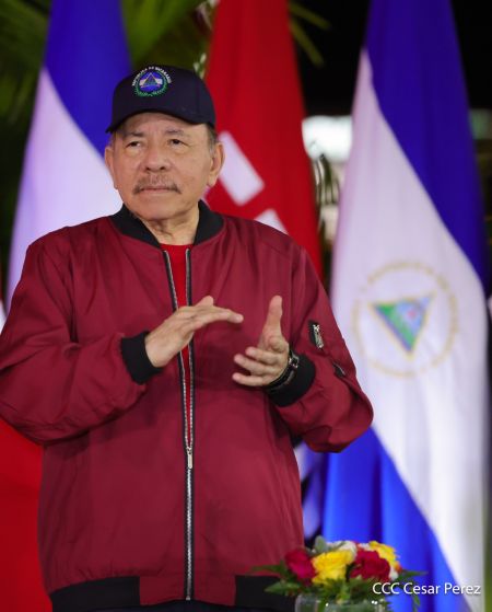 Entrega autobuses a transportistas en homenaje al Comandante Germán Pomares Ordóñez