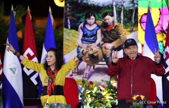 Entrega autobuses a transportistas en homenaje al Comandante Germán Pomares Ordóñez