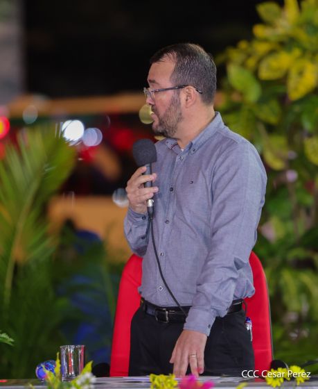 Entrega autobuses a transportistas en homenaje al Comandante Germán Pomares Ordóñez