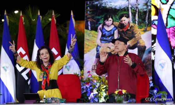 Entrega autobuses a transportistas en homenaje al Comandante Germán Pomares Ordóñez