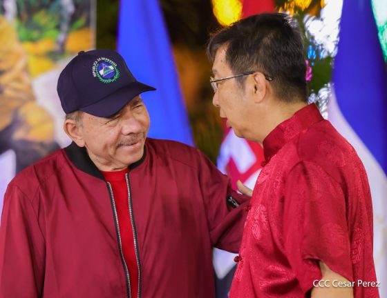 Entrega autobuses a transportistas en homenaje al Comandante Germán Pomares Ordóñez