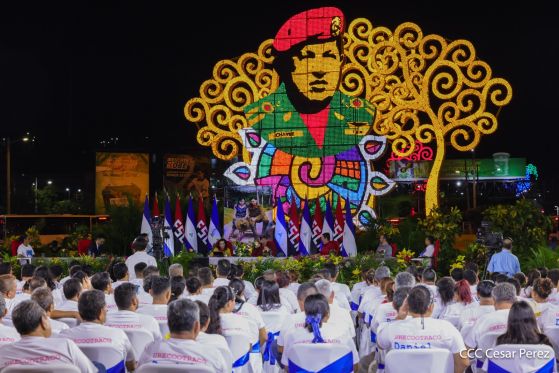 Entrega autobuses a transportistas en homenaje al Comandante Germán Pomares Ordóñez