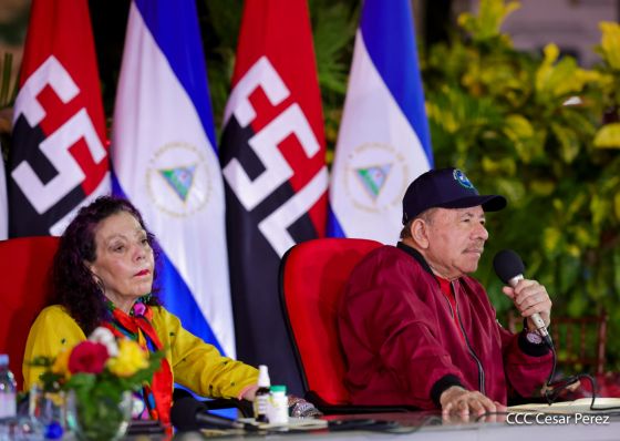 Entrega autobuses a transportistas en homenaje al Comandante Germán Pomares Ordóñez