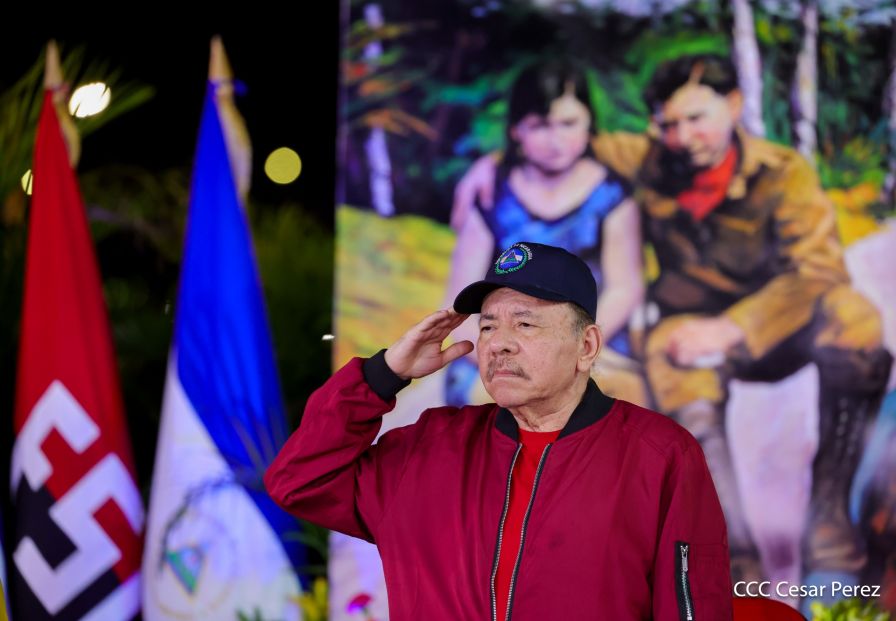 Entrega autobuses a transportistas en homenaje al Comandante Germán Pomares Ordóñez