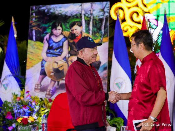 Entrega autobuses a transportistas en homenaje al Comandante Germán Pomares Ordóñez