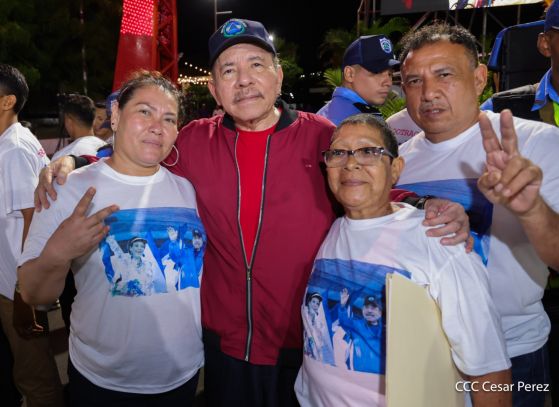 Entrega autobuses a transportistas en homenaje al Comandante Germán Pomares Ordóñez