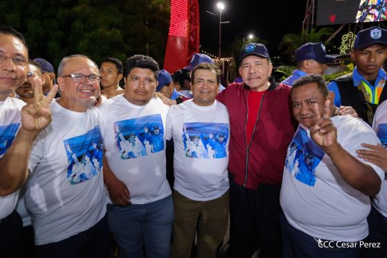 Entrega autobuses a transportistas en homenaje al Comandante Germán Pomares Ordóñez