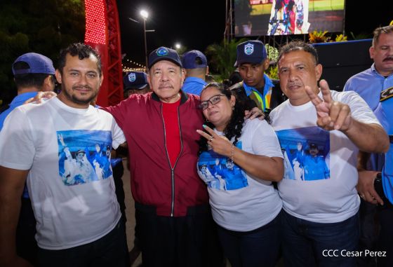 Entrega autobuses a transportistas en homenaje al Comandante Germán Pomares Ordóñez