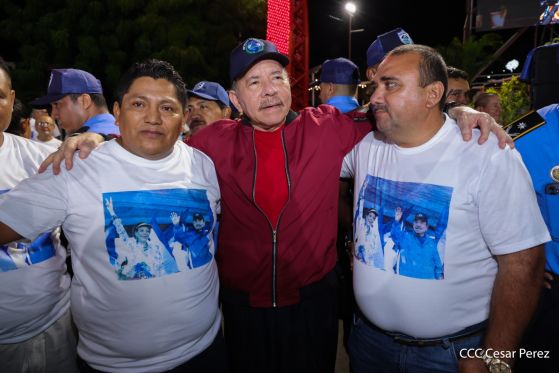 Entrega autobuses a transportistas en homenaje al Comandante Germán Pomares Ordóñez