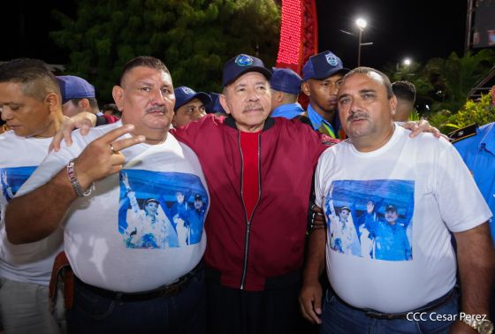 Entrega autobuses a transportistas en homenaje al Comandante Germán Pomares Ordóñez