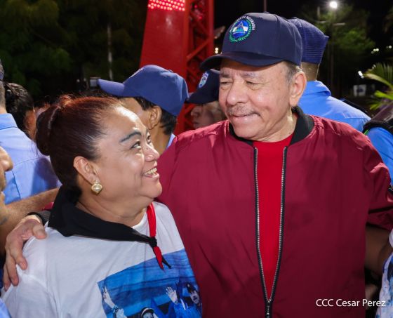 Entrega autobuses a transportistas en homenaje al Comandante Germán Pomares Ordóñez