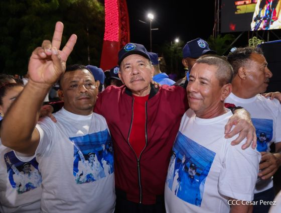 Entrega autobuses a transportistas en homenaje al Comandante Germán Pomares Ordóñez