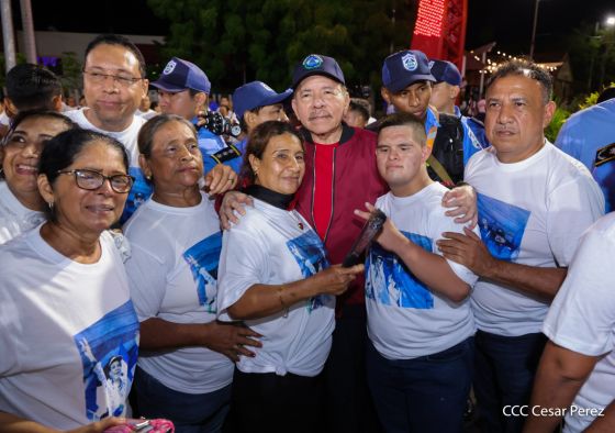 Entrega autobuses a transportistas en homenaje al Comandante Germán Pomares Ordóñez