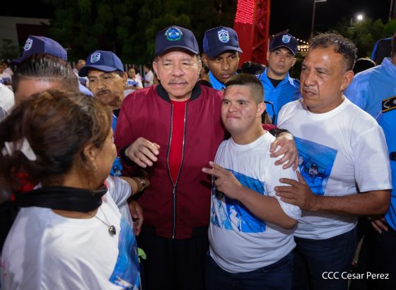 Entrega autobuses a transportistas en homenaje al Comandante Germán Pomares Ordóñez