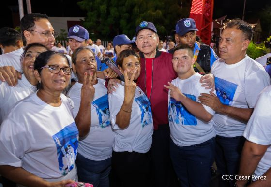 Entrega autobuses a transportistas en homenaje al Comandante Germán Pomares Ordóñez