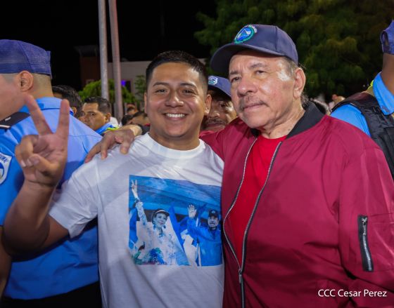 Entrega autobuses a transportistas en homenaje al Comandante Germán Pomares Ordóñez