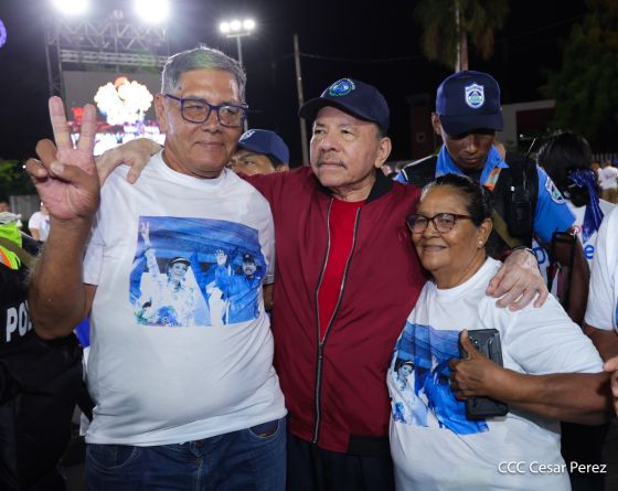 Entrega autobuses a transportistas en homenaje al Comandante Germán Pomares Ordóñez