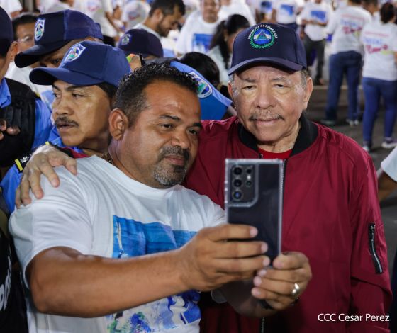Entrega autobuses a transportistas en homenaje al Comandante Germán Pomares Ordóñez