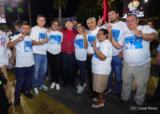Entrega autobuses a transportistas en homenaje al Comandante Germán Pomares Ordóñez
