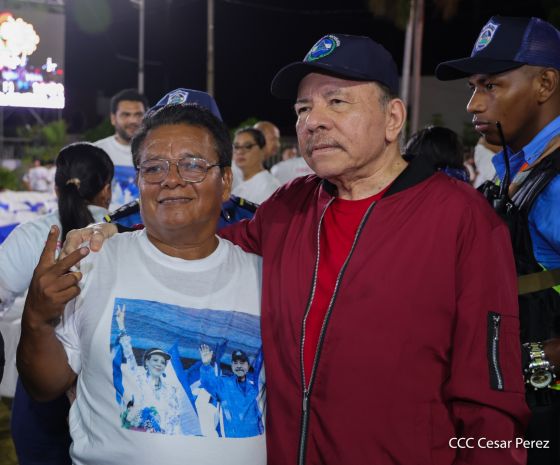 Entrega autobuses a transportistas en homenaje al Comandante Germán Pomares Ordóñez
