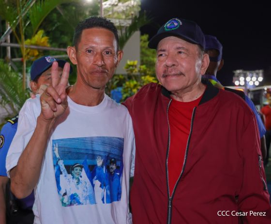 Entrega autobuses a transportistas en homenaje al Comandante Germán Pomares Ordóñez