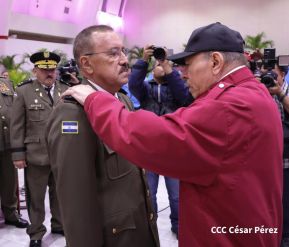 Acto de otorgamiento de los grados militares de Coronel General a mandos del Ejército de Nicaragua