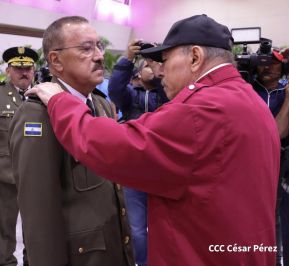Acto de otorgamiento de los grados militares de Coronel General a mandos del Ejército de Nicaragua
