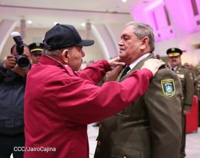 Acto de otorgamiento de los grados militares de Coronel General a mandos del Ejército de Nicaragua