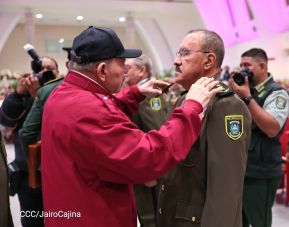 Acto de otorgamiento de los grados militares de Coronel General a mandos del Ejército de Nicaragua