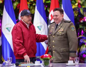 Acto de otorgamiento de los grados militares de Coronel General a mandos del Ejército de Nicaragua