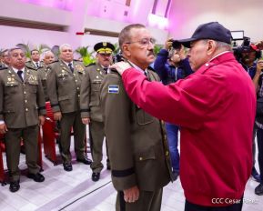 Acto de otorgamiento de los grados militares de Coronel General a mandos del Ejército de Nicaragua