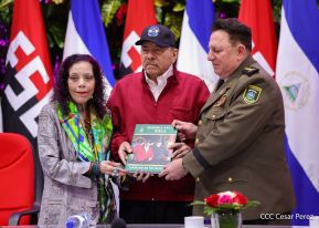 Acto de otorgamiento de los grados militares de Coronel General a mandos del Ejército de Nicaragua