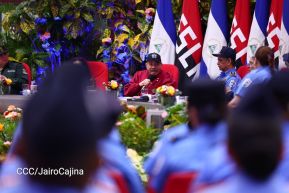 Nicaragua conmemora natalicio del Comandante Carlos Fonseca con acto de ascensos de la Policía Nacional