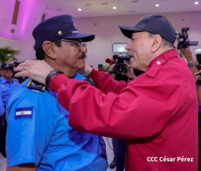 Nicaragua conmemora natalicio del Comandante Carlos Fonseca con acto de ascensos de la Policía Nacional