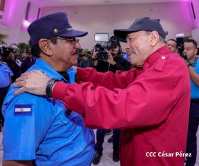 Nicaragua conmemora natalicio del Comandante Carlos Fonseca con acto de ascensos de la Policía Nacional