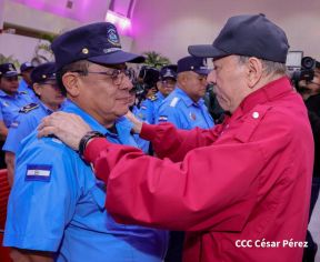 Nicaragua conmemora natalicio del Comandante Carlos Fonseca con acto de ascensos de la Policía Nacional