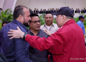Nicaragua conmemora natalicio del Comandante Carlos Fonseca con acto de ascensos de la Policía Nacional