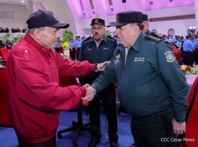 Nicaragua conmemora natalicio del Comandante Carlos Fonseca con acto de ascensos de la Policía Nacional