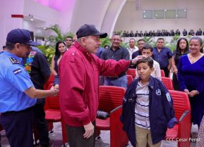 Nicaragua conmemora natalicio del Comandante Carlos Fonseca con acto de ascensos de la Policía Nacional
