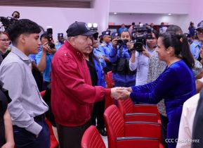 Nicaragua conmemora natalicio del Comandante Carlos Fonseca con acto de ascensos de la Policía Nacional
