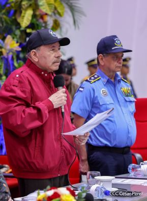Nicaragua conmemora natalicio del Comandante Carlos Fonseca con acto de ascensos de la Policía Nacional