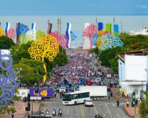 Hacia el 46/19: Aficionados por las motos protagonizan Motorizada Dos, Siempre 19