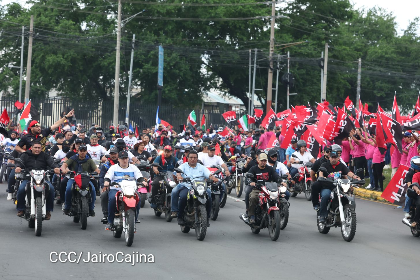 Hacia el 46/19: Aficionados por las motos protagonizan Motorizada Dos, Siempre 19
