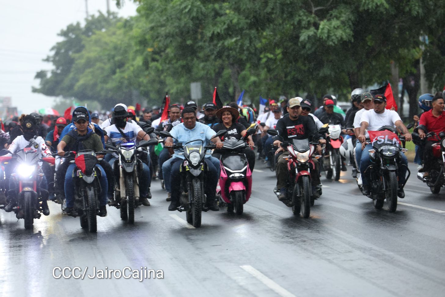 Hacia el 46/19: Aficionados por las motos protagonizan Motorizada Dos, Siempre 19