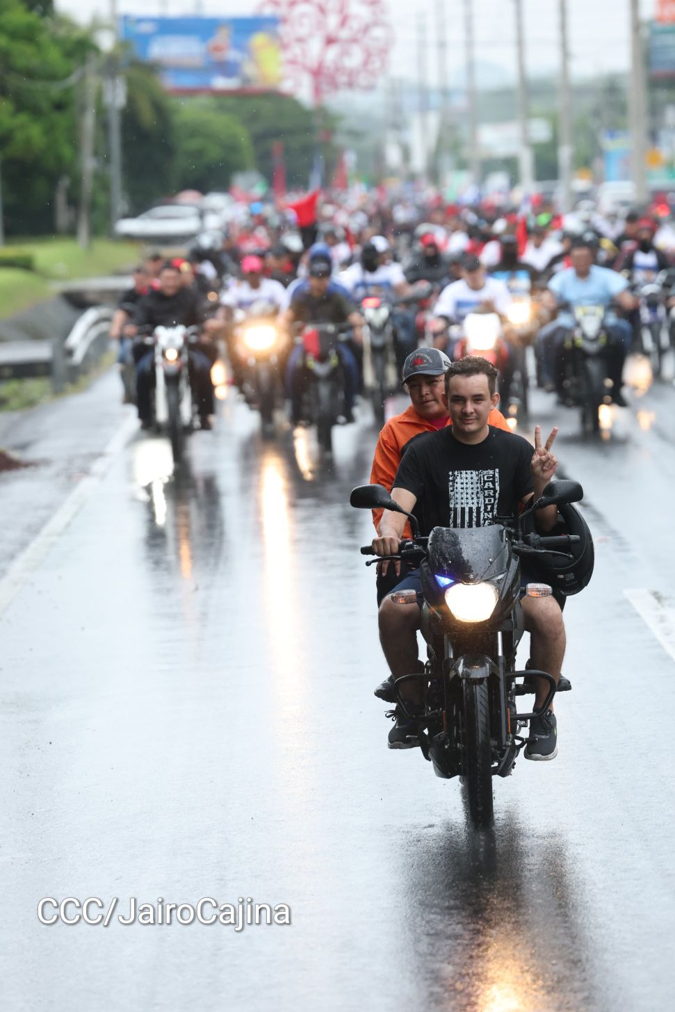 Hacia el 46/19: Aficionados por las motos protagonizan Motorizada Dos, Siempre 19
