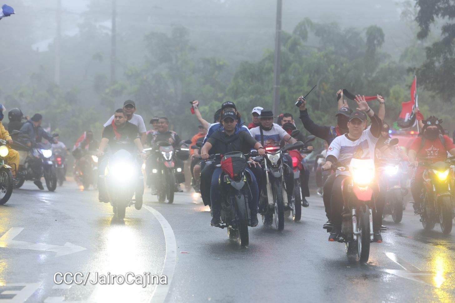 Hacia el 46/19: Aficionados por las motos protagonizan Motorizada Dos, Siempre 19