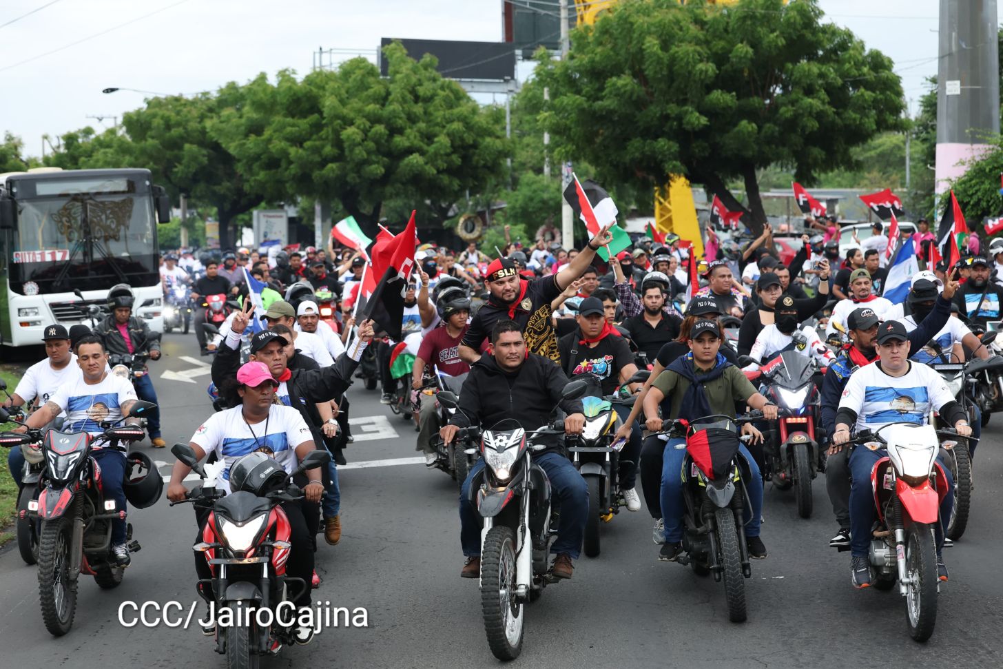 Hacia el 46/19: Aficionados por las motos protagonizan Motorizada Dos, Siempre 19